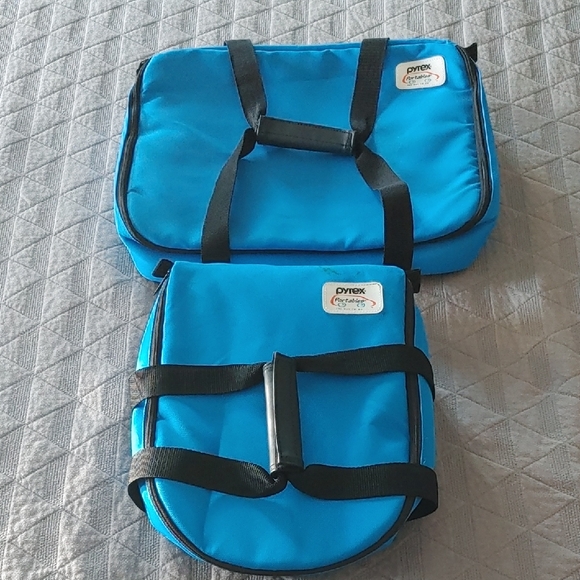 Pyrex Other - Pyrex portables insulated to go carriers
